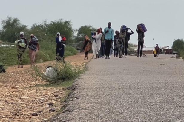 Před boji utíkají ze Súdánu statisíce lidí. V uprchlických táborech jsou podmínky tíživé