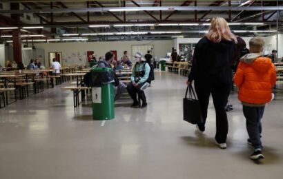 Ukrajinští uprchlíci v Česku většinou pracují, přesto žijí pod hranicí chudoby, ukázal výzkum