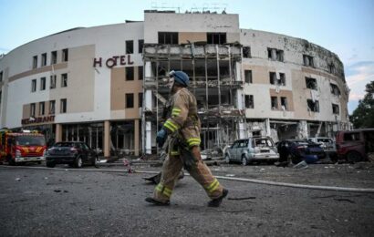 Rusové poslali rakety na Kyjev, podle Klyčka zasáhly úlomky střechu nemocnice Rusové poslali rakety na Kyjev, podle Klyčka zasáhly úlomky střechu nemocnice
