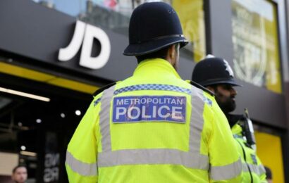 V Británii zadrželi tři údajné ruské špiony, měli i falešné české doklady V Británii zadrželi tři údajné ruské špiony, měli i falešné české doklady