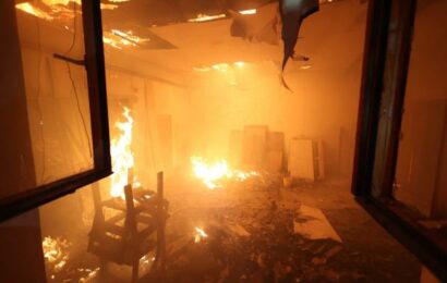 Hasiči měli kvůli bouřkám stovky výjezdů. Na Olomoucku i Mělnicku po zásahu bleskem hořelo Hasiči měli kvůli bouřkám stovky výjezdů. Na Olomoucku i Mělnicku po zásahu bleskem hořelo