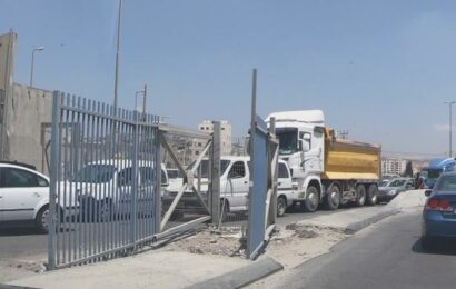 Část Izraelců volá po zavedení plošných silničních kontrol, obávají se palestinských útoků