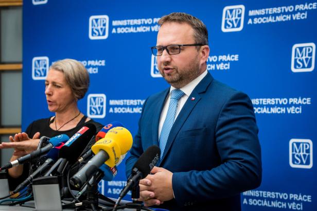 Jurečka: Všechny důchody se od ledna zvýší o 360 korun Jurečka: Všechny důchody se od ledna zvýší o 360 korun