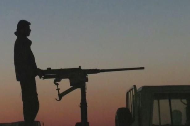 Boje a spory mezi znepřátelenými skupinami v Sýrii neustávají. Islámský stát čeká na svou šanci Boje a spory mezi znepřátelenými skupinami v Sýrii neustávají. Islámský stát čeká na svou šanci