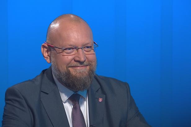 Bartošek zkritizoval Babišova slova o totalitě či „komerční fašismus“ ze strany SPD