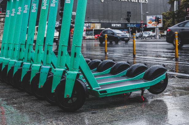 Praha 1 zakáže parkování sdílených elektrických koloběžek