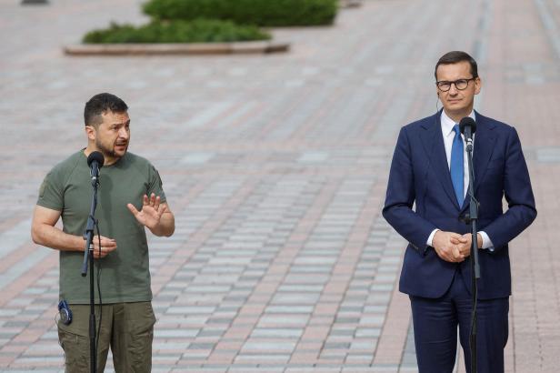 Polsko přestalo Ukrajině dodávat zbraně. Teď vyzbrojujeme vlastní armádu, oznámila Varšava