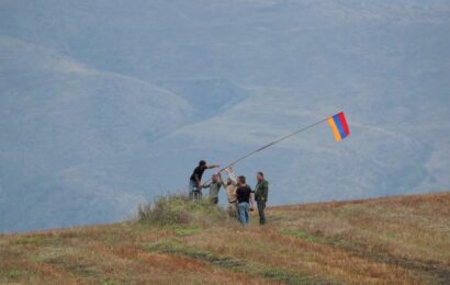 Z Náhorního Karabachu chtějí tamní Arméni odejít, bojí se údajně etnických čistek Z Náhorního Karabachu chtějí tamní Arméni odejít, bojí se údajně etnických čistek
