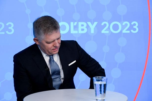 Smer–SD před sobotními volbami na Slovensku vede velmi těsně, ukazuje nový model Smer–SD před sobotními volbami na Slovensku vede velmi těsně, ukazuje nový model