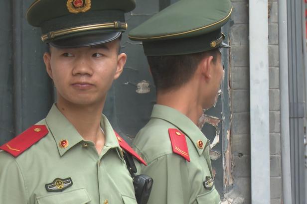 Peking vykresluje cizince jako hrozbu. Skrze aplikaci volá po udávání „špionů“ Peking vykresluje cizince jako hrozbu. Skrze aplikaci volá po udávání „špionů“