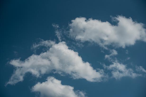 Noc na sobotu byla v Česku extrémně teplá, přes den mohou opět padat rekordy