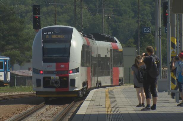 Jako letadlo na kolejích. Lidé si stěžují, že jsou nové vlakové soupravy příliš hlučné