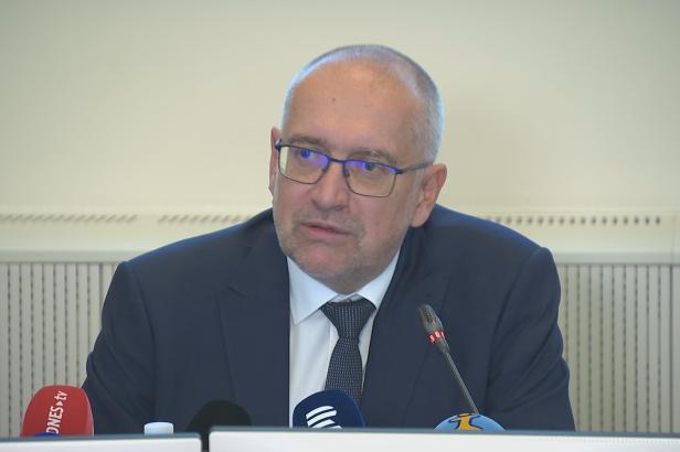 Platy učitelů se budou počítat z roku 2022, řekl Bek. Oznámil miliardu navíc pro vysoké školy Platy učitelů se budou počítat z roku 2022, řekl Bek. Oznámil miliardu navíc pro vysoké školy