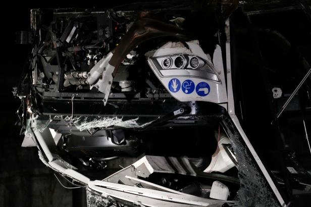 Autobus před pádem z nadjezdu zpomaloval, ukázal videozáznam nehody v Benátkách Autobus před pádem z nadjezdu zpomaloval, ukázal videozáznam nehody v Benátkách