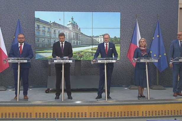 Vláda potvrdila, že namátkové kontroly na hranici se Slovenskem budou trvat minimálně deset dnů Vláda potvrdila, že namátkové kontroly na hranici se Slovenskem budou trvat minimálně deset dnů
