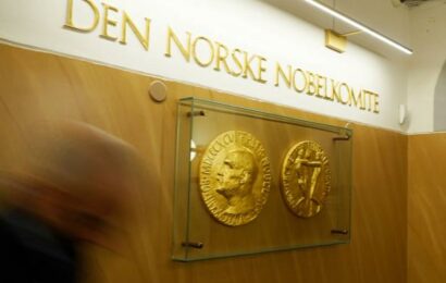 Nobelovu cenu za mír získala vězněná aktivistka Mohammadíová. Bojuje za práva íránských žen a proti trestu smrti Nobelovu cenu za mír získala vězněná aktivistka Mohammadíová. Bojuje za práva íránských žen a proti trestu smrti