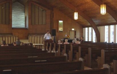 Američané přestávají věřit v Boha. Církvi se vyhýbá hlavně mladá generace Američané přestávají věřit v Boha. Církvi se vyhýbá hlavně mladá generace