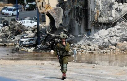 Některé zavraždili, další se pohřešují. Mezi oběti Hamásu patří civilisté, vojáci i záchranáři Některé zavraždili, další se pohřešují. Mezi oběti Hamásu patří civilisté, vojáci i záchranáři