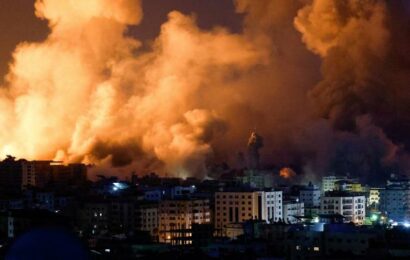 Izraelci kontrolují celou hranici s Pásmem Gazy. V noci oblast bombardovali Izraelci kontrolují celou hranici s Pásmem Gazy. V noci oblast bombardovali