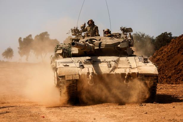 Izraelská armáda s tanky pronikla na okraj Pásma Gazy. Likviduje teroristy a hledá rukojmí Izraelská armáda s tanky pronikla na okraj Pásma Gazy. Likviduje teroristy a hledá rukojmí