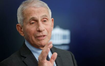 Epidemiologovi Faucimu se s covidem zhmotnila noční můra. Teď se bojí, že lidé zapomenou