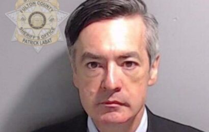 Další Trumpův poradce přiznal vinu v kauze zásahů do voleb v Georgii. Možná bude svědčit proti ostatním Další Trumpův poradce přiznal vinu v kauze zásahů do voleb v Georgii. Možná bude svědčit proti ostatním