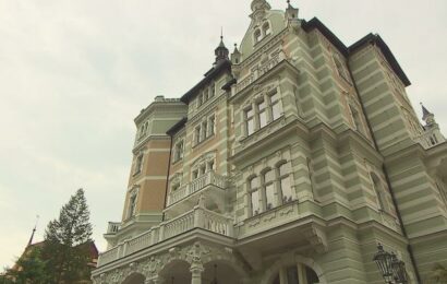 Karlovarský hotel sankcionovaného oligarchy přijímá hosty, získal výjimku