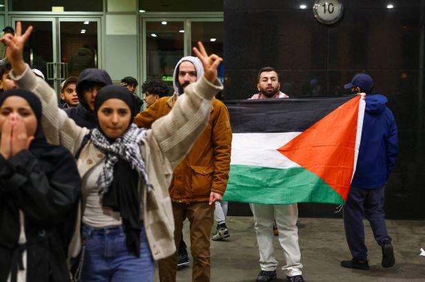 Židé ve Francii přelepují zvonky, v Berlíně se objevily Davidovy hvězdy. Válka probudila antisemitismus