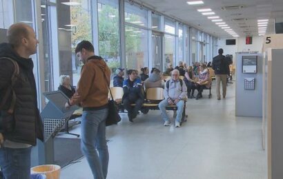 Místo čekání na úřadu lze o řidičák žádat on-line. Podmínky však většinu lidí odradí Místo čekání na úřadu lze o řidičák žádat on-line. Podmínky však většinu lidí odradí