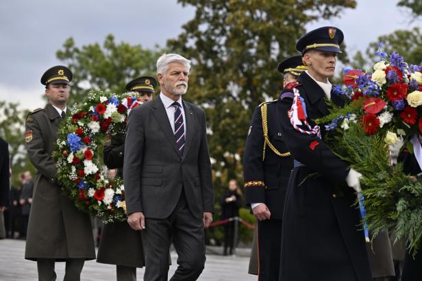 Pieta na Vítkově připomněla výročí vzniku Československa, nad památníkem přelétly gripeny