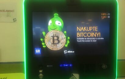 Seniorka uvěřila podvodníkům, do bitcoinmatu naházela přes pět milionů Seniorka uvěřila podvodníkům, do bitcoinmatu naházela přes pět milionů