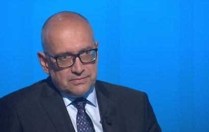 Omlouvám se rodičům a dětem, že se stali rukojmími ve sporu vlády a odborů, řekl ministr školství Bek Omlouvám se rodičům a dětem, že se stali rukojmími ve sporu vlády a odborů, řekl ministr školství Bek