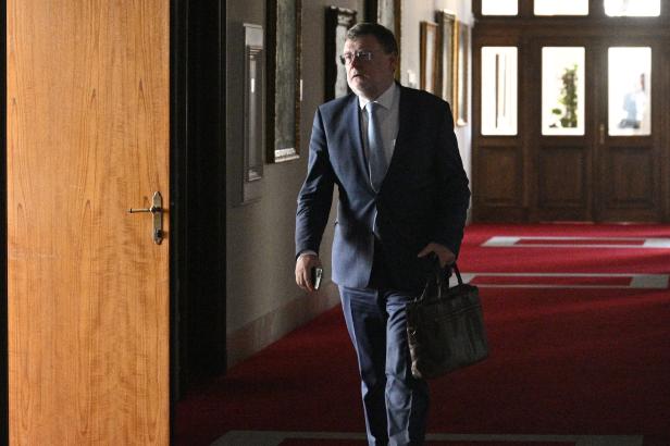 Schodek rozpočtu ke konci října vzrostl na 210,7 miliardy korun