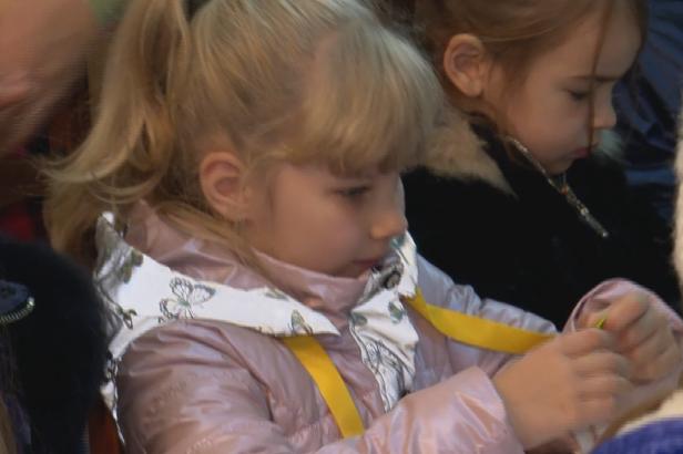 Ruští okupanti za sebou nechali v ukrajinské vesnici traumatizované děti Ruští okupanti za sebou nechali v ukrajinské vesnici traumatizované děti