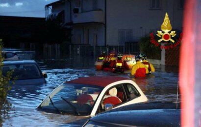Bouře Ciarán zasáhla Toskánsko. Příval vody odnášel auta, zemřeli nejméně tři lidé Bouře Ciarán zasáhla Toskánsko. Příval vody odnášel auta, zemřeli nejméně tři lidé