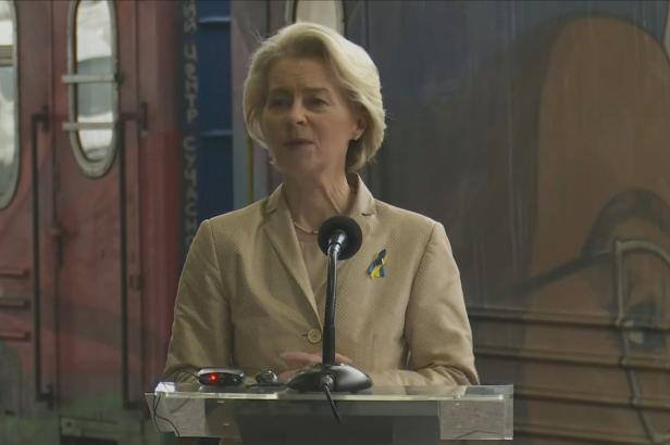 Von der Leyenová přijela do Kyjeva. Ukrajina očekává, že oznámí posun ohledně přístupových jednání