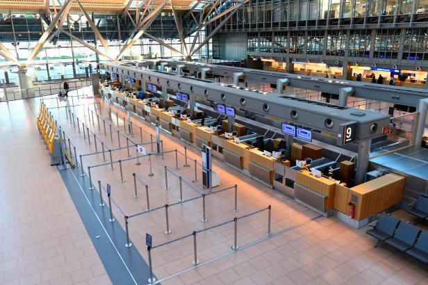 Letiště v Hamburku odklání a ruší lety, ozbrojený muž tam jako rukojmí drží dítě Letiště v Hamburku odklání a ruší lety, ozbrojený muž tam jako rukojmí drží dítě