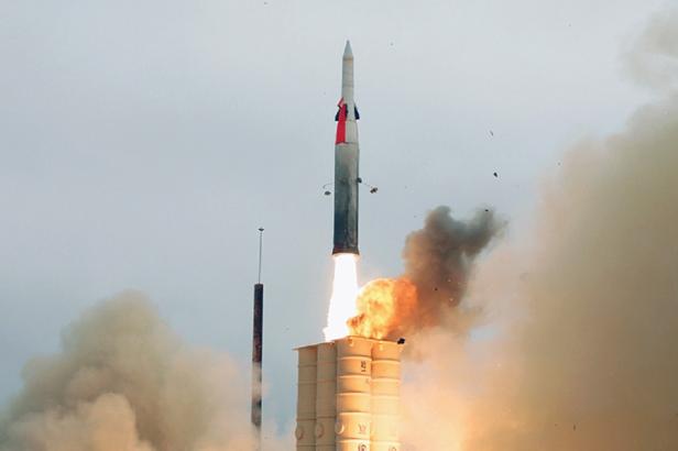 Válka poprvé vstoupila do kosmu. Izrael zřejmě odrazil raketový útok z Jemenu nad Kármánovou hranicí Válka poprvé vstoupila do kosmu. Izrael zřejmě odrazil raketový útok z Jemenu nad Kármánovou hranicí