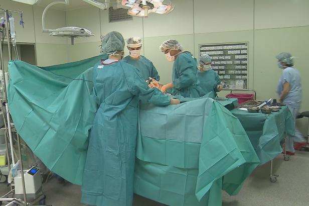 Nemocnice se chystají na prosinec. Splní-li lékaři své hrozby, bude jich chybět někde třetina, někde polovina Nemocnice se chystají na prosinec. Splní-li lékaři své hrozby, bude jich chybět někde třetina, někde polovina