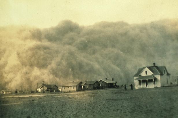 Past pokroku: Když USA zavalil prach. Největší americkou katastrofu způsobila poctivá práce Past pokroku: Když USA zavalil prach. Největší americkou katastrofu způsobila poctivá práce