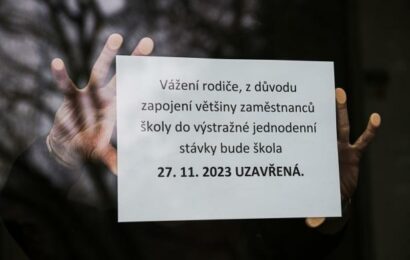 ON-LINE: Většina škol zůstává zavřená, do Prahy se sjíždějí odboráři. Začíná den protestů kvůli balíčku i financování školství ON-LINE: Většina škol zůstává zavřená, do Prahy se sjíždějí odboráři. Začíná den protestů kvůli balíčku i financování školství
