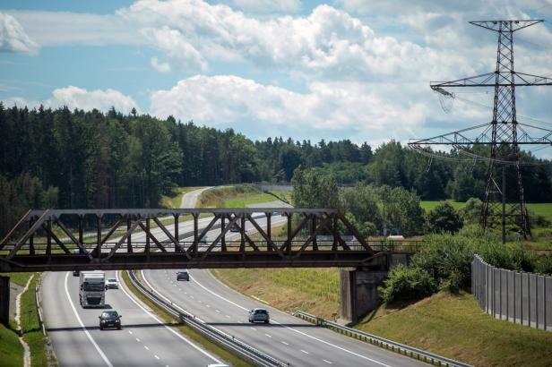 Kvůli železničnímu tunelu se bude muset zřejmě zbourat část hotové D3 u Ševětína
