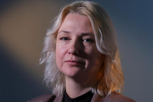 Putin získal vyzývatelku. Chce ukončit válku, s opozicí ji nic nepojí a vazby na oligarchy odmítá