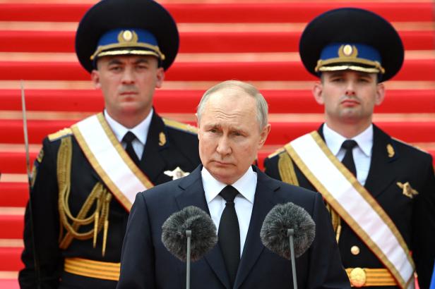 Rusko plánuje příští rok rekordní válečné výdaje. Žene ekonomiku do pasti věčné války, varují experti Rusko plánuje příští rok rekordní válečné výdaje. Žene ekonomiku do pasti věčné války, varují experti