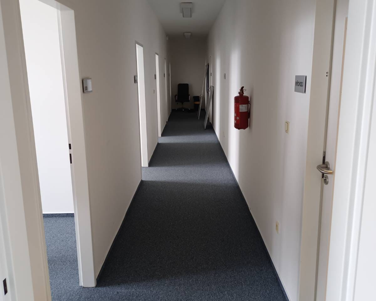 EAV se pro velký zájem studentů přestěhovala do větších prostor