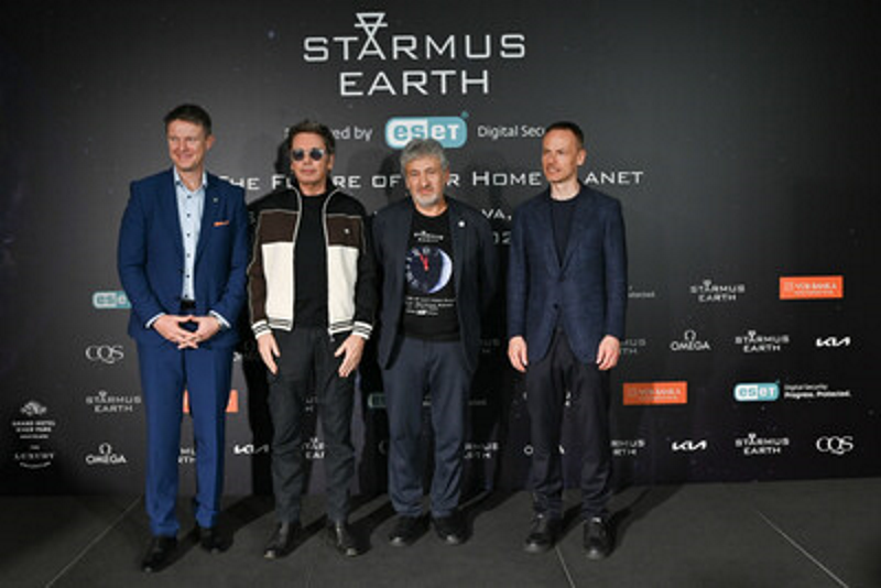 STARMUS OZNAMUJE „MOST Z BUDOUCNOSTI“ ZAHAJOVACÍ KONCERT JEANA-MICHELA JARREHO, VČETNĚ SPECIÁLNÍHO HOSTOVÁNÍ BRIANA MAYE, JEHO PROGRAMU STARMUS CAMP & CITY A LAURIE ANDERSONOVÉ, KTERÁ SE PŘIPOJUJE K HUDEBNÍMU ARANŽMÁ STARMUS OZNAMUJE „MOST Z BUDOUCNOSTI“ ZAHAJOVACÍ KONCERT JEANA-MICHELA JARREHO, VČETNĚ SPECIÁLNÍHO HOSTOVÁNÍ BRIANA MAYE, JEHO PROGRAMU STARMUS CAMP & CITY A LAURIE ANDERSONOVÉ, KTERÁ SE PŘIPOJUJE K HUDEBNÍMU ARANŽMÁ