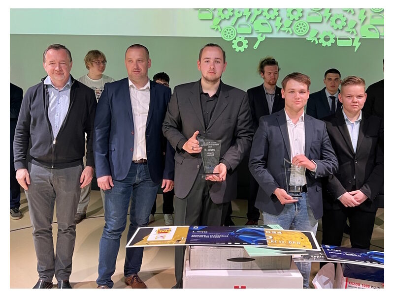 Společnost Porsche Česká republika předala ocenění vítězům celostátní soutěže Autoopravář Junior 2024 Společnost Porsche Česká republika předala ocenění vítězům celostátní soutěže Autoopravář Junior 2024