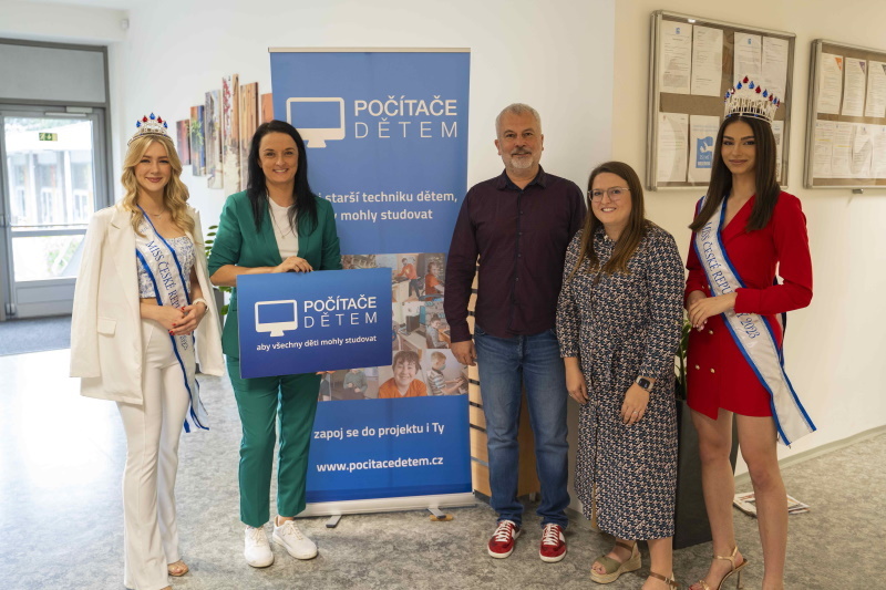 Vítězky Miss ČR pomohly v rámci charity Počítače dětem Vítězky Miss ČR pomohly v rámci charity Počítače dětem