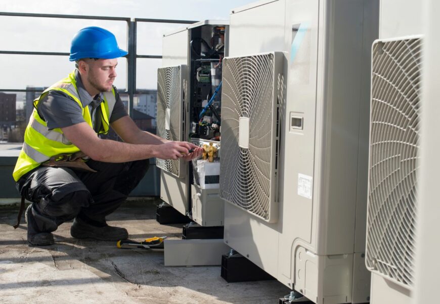 Proč se stát servisním mechanikem chladicích a klimatizačních zařízení a tepelných čerpadel?