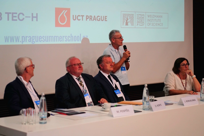 V Praze začal jubilejní 10. ročník prestižní letní školy zaměřené na vývoj nových léků V Praze začal jubilejní 10. ročník prestižní letní školy zaměřené na vývoj nových léků